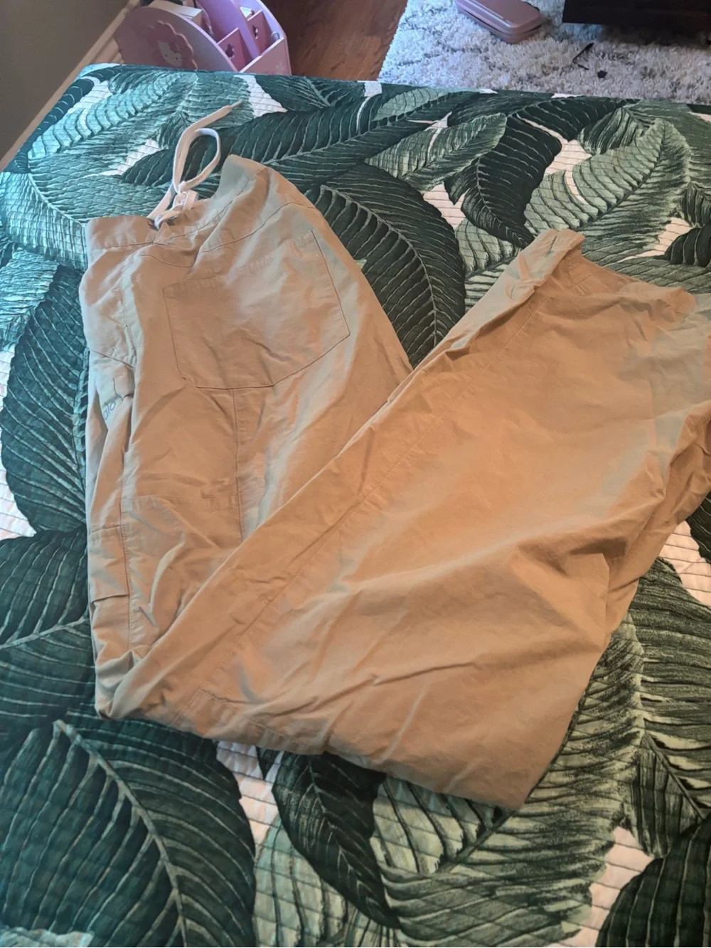 Alô yoga women’s beige cargo pants